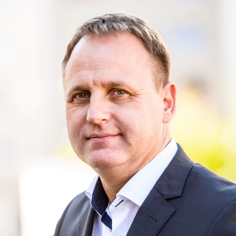 Oliver Glaser, Versicherungsmakler bei First Life Finanz